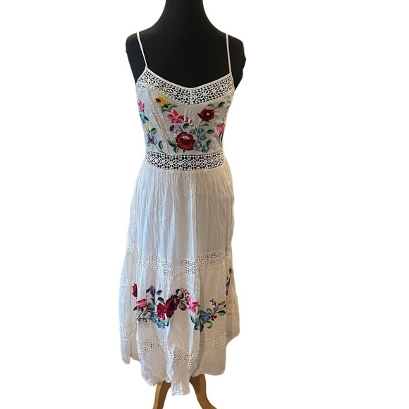 NWOT ASOS white  lace insert crinkle tiered midi dress with embroidery, Size 2 - Picture 4 of 7